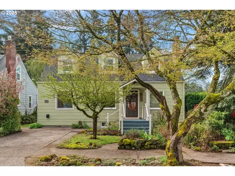 3746 SE Lafayette Ct, Portland, OR 97202