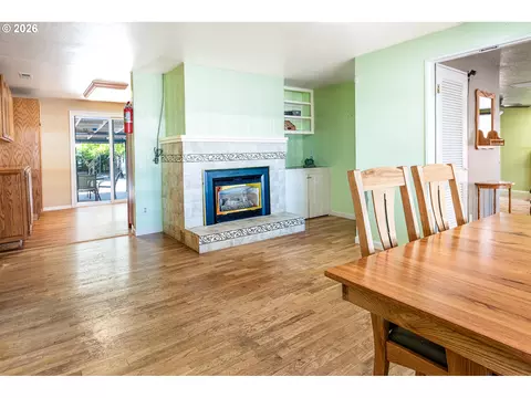 Dining - 1294 Satre St, Eugene, OR 97401 photo 3 of 3