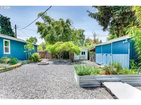 Exterior - 1294 Satre St, Eugene, OR 97401 photo 10 of 12