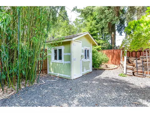 Exterior - 1294 Satre St, Eugene, OR 97401 photo 12 of 12