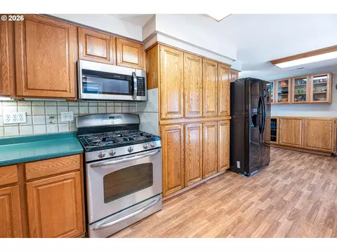 Kitchen - 1294 Satre St, Eugene, OR 97401 photo 4 of 4