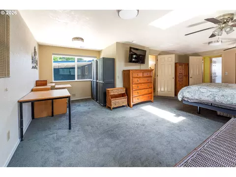 Bedroom - 1294 Satre St, Eugene, OR 97401 photo 6 of 8