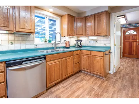 Kitchen - 1294 Satre St, Eugene, OR 97401 photo 3 of 4
