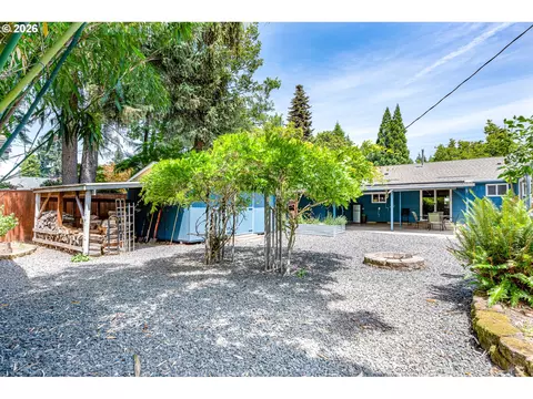 Exterior - 1294 Satre St, Eugene, OR 97401 photo 11 of 12