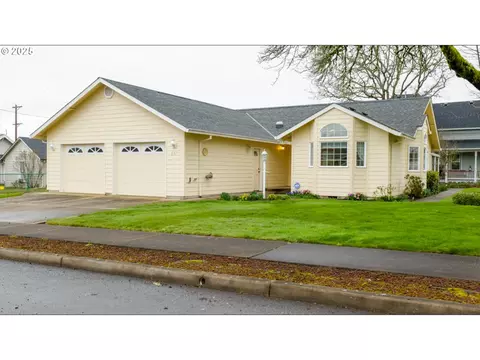261 E 1st Ave, Estacada, OR 97023