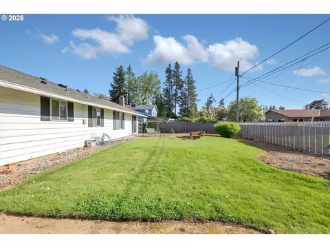 Exterior - 1035 SE 225th Ave, Gresham, OR 97030 photo 7 of 9