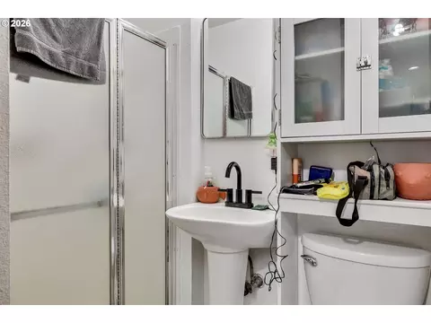 Bath - 1035 SE 225th Ave, Gresham, OR 97030 photo 1 of 3