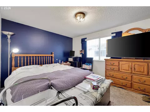 Bedroom - 1035 SE 225th Ave, Gresham, OR 97030 photo 1 of 8