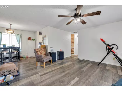 Living - 1035 SE 225th Ave, Gresham, OR 97030 photo 2 of 3