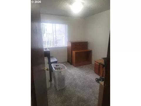 Bedroom - 1035 SE 225th Ave, Gresham, OR 97030 photo 4 of 8