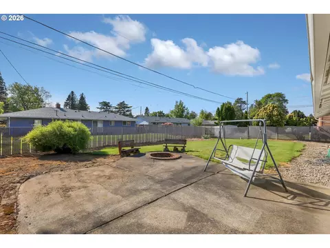 Exterior - 1035 SE 225th Ave, Gresham, OR 97030 photo 4 of 9