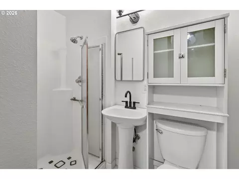 Bath - 1035 SE 225th Ave, Gresham, OR 97030 photo 3 of 3