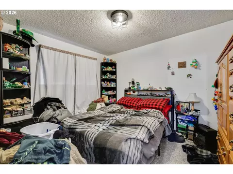 Bedroom - 1035 SE 225th Ave, Gresham, OR 97030 photo 3 of 8