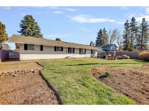 Exterior - 1035 SE 225th Ave, Gresham, OR 97030 photo 3 of 9