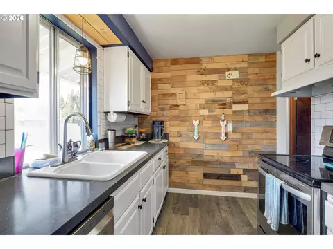 Kitchen - 1035 SE 225th Ave, Gresham, OR 97030 photo 1 of 4