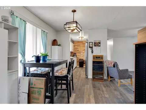 Dining - 1035 SE 225th Ave, Gresham, OR 97030 photo 2 of 2