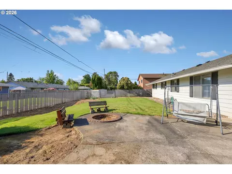 Exterior - 1035 SE 225th Ave, Gresham, OR 97030 photo 5 of 9