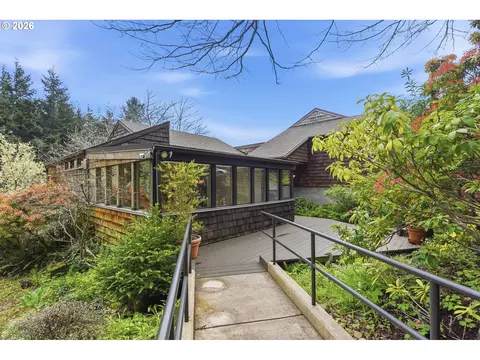 1310 Ingersoll St, Coos Bay, OR 97420