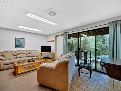 Living - 58610 E Highway 26, Sandy, OR 97055 photo 6 of 6