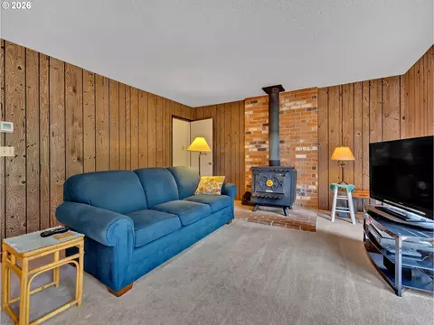 Living - 58610 E Highway 26, Sandy, OR 97055 photo 2 of 6