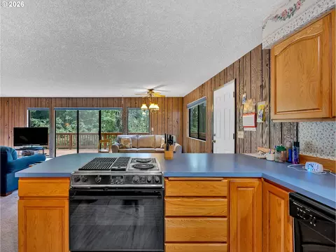 Kitchen - 58610 E Highway 26, Sandy, OR 97055 photo 2 of 2