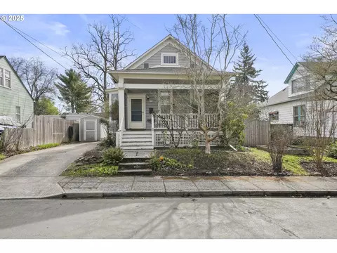 4540 SE Taylor St, Portland, OR 97215