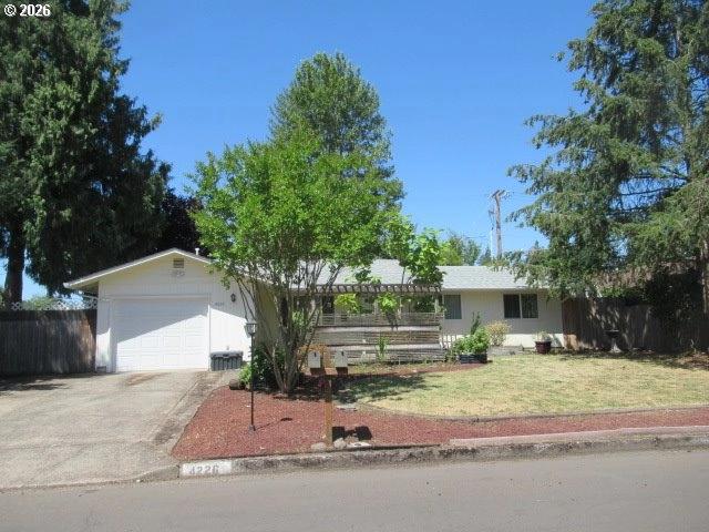 4226 Scottdale St, Eugene, OR 97404