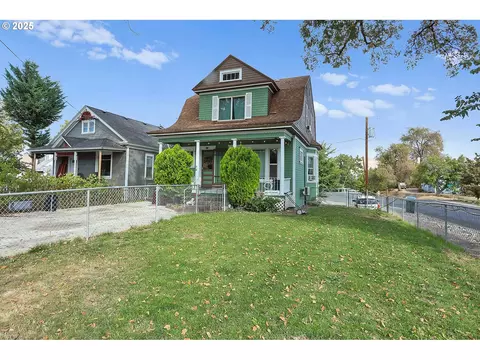 531 E 8th St, The Dalles, OR 97058