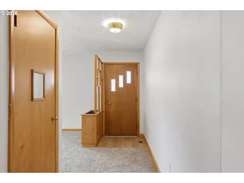 Entry Way - 858 N 20th Way, Cornelius, OR 97113 photo 1 of 2