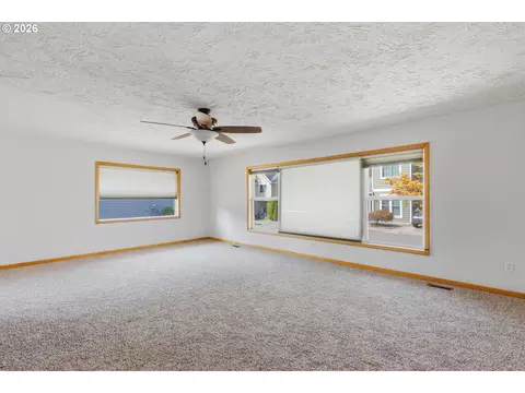 Living - 858 N 20th Way, Cornelius, OR 97113 photo 2 of 5