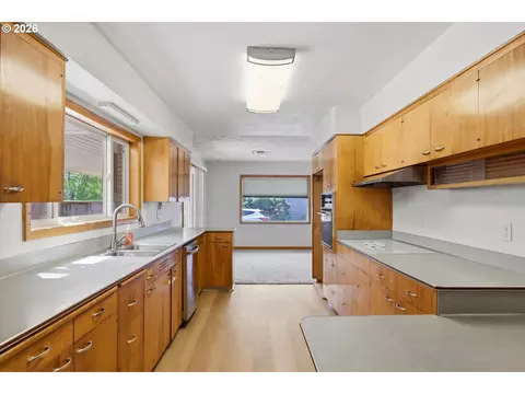 Kitchen - 858 N 20th Way, Cornelius, OR 97113 photo 3 of 6