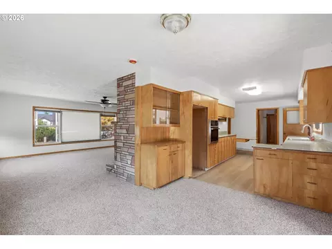 Living - 858 N 20th Way, Cornelius, OR 97113 photo 5 of 5