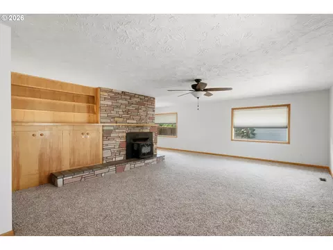 Living - 858 N 20th Way, Cornelius, OR 97113 photo 1 of 5