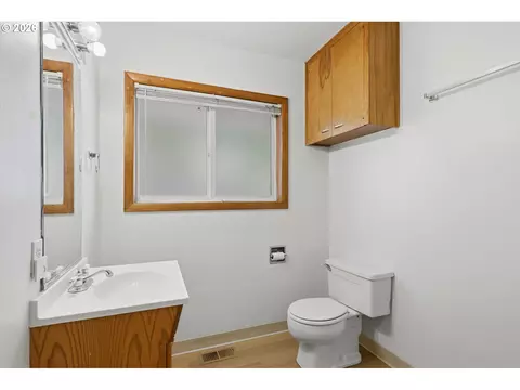 Bath - 858 N 20th Way, Cornelius, OR 97113 photo 2 of 2