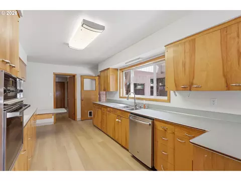 Kitchen - 858 N 20th Way, Cornelius, OR 97113 photo 1 of 6
