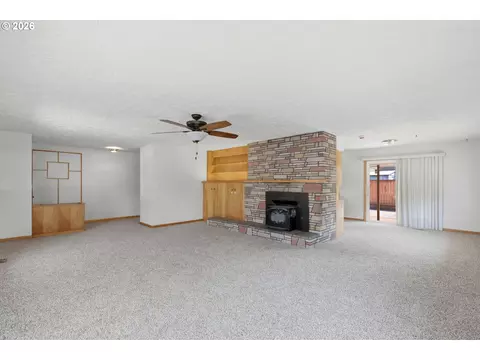 Living - 858 N 20th Way, Cornelius, OR 97113 photo 3 of 5