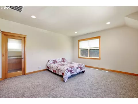 Bedroom - 6287 Fernhill Loop, Springfield, OR 97478 photo 6 of 6