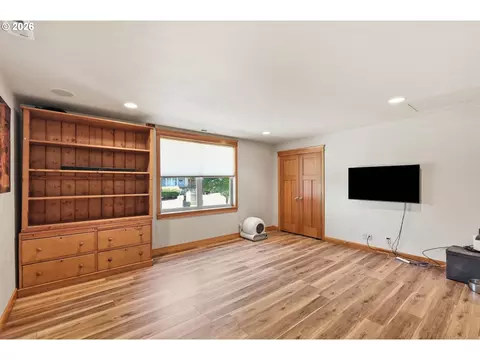 Living - 6287 Fernhill Loop, Springfield, OR 97478 photo 7 of 7