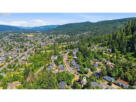 View/Area - 6287 Fernhill Loop, Springfield, OR 97478 photo 3 of 3