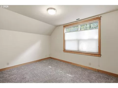 Bedroom - 6287 Fernhill Loop, Springfield, OR 97478 photo 2 of 6