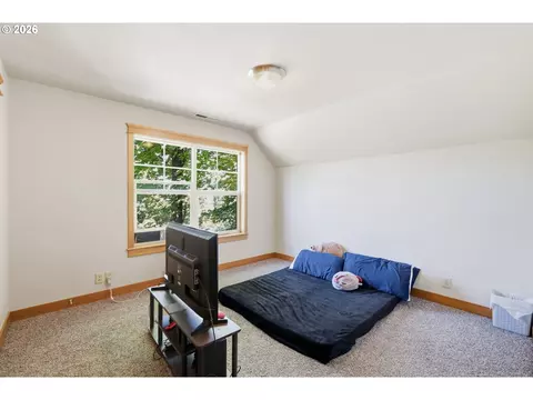 Bedroom - 6287 Fernhill Loop, Springfield, OR 97478 photo 4 of 6