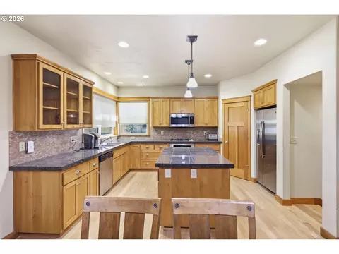 Kitchen - 6287 Fernhill Loop, Springfield, OR 97478 photo 1 of 4