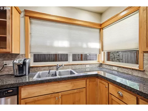 Kitchen - 6287 Fernhill Loop, Springfield, OR 97478 photo 3 of 4
