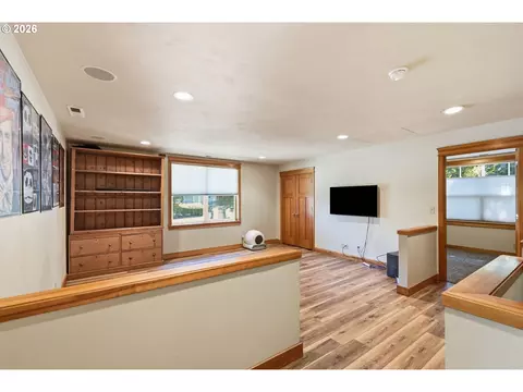 Living - 6287 Fernhill Loop, Springfield, OR 97478 photo 6 of 7