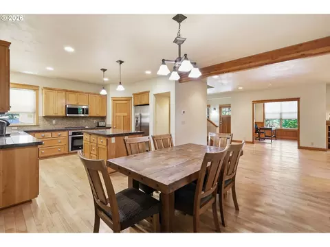 Dining - 6287 Fernhill Loop, Springfield, OR 97478 photo 2 of 2