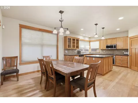 Dining - 6287 Fernhill Loop, Springfield, OR 97478 photo 1 of 2