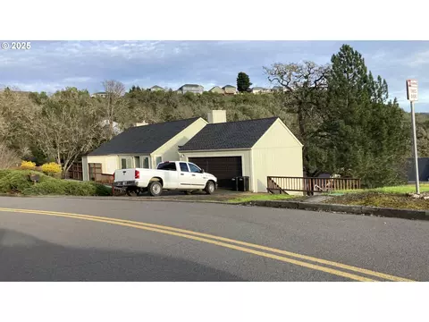 1770 NE Beulah Dr, Roseburg, OR 97470