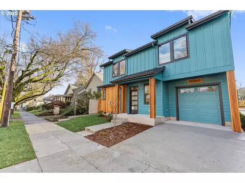 1420 SE Claybourne St #A, Portland, OR 97202