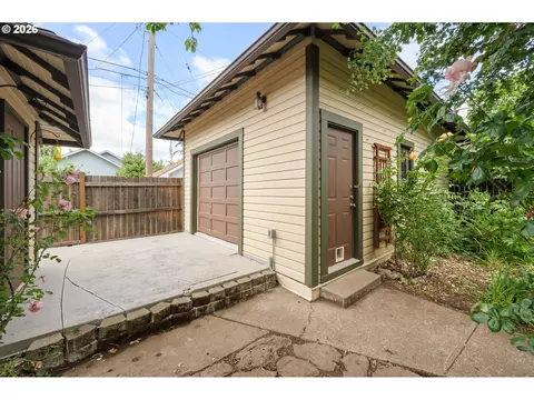 Other - 952 C St, Springfield, OR 97477 photo 8 of 10