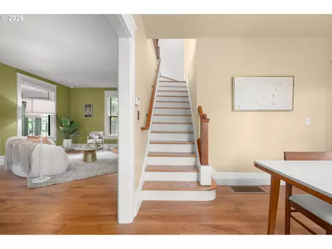 Entry Way - 952 C St, Springfield, OR 97477 photo 1 of 1